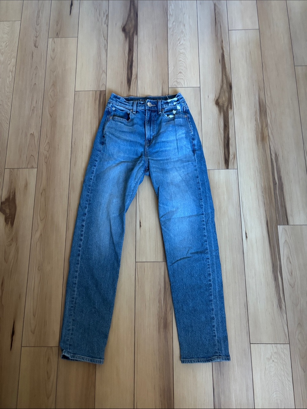 American Eagle Outfitters Lady’s Straight-Leg Blue Denim Jeans